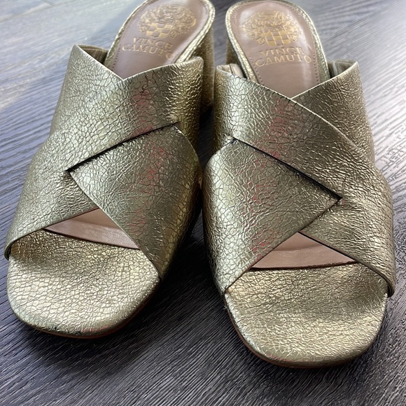 Vince Camuto Stania block heel mules in color karat gold size 6.5 - Picture 3 of 5